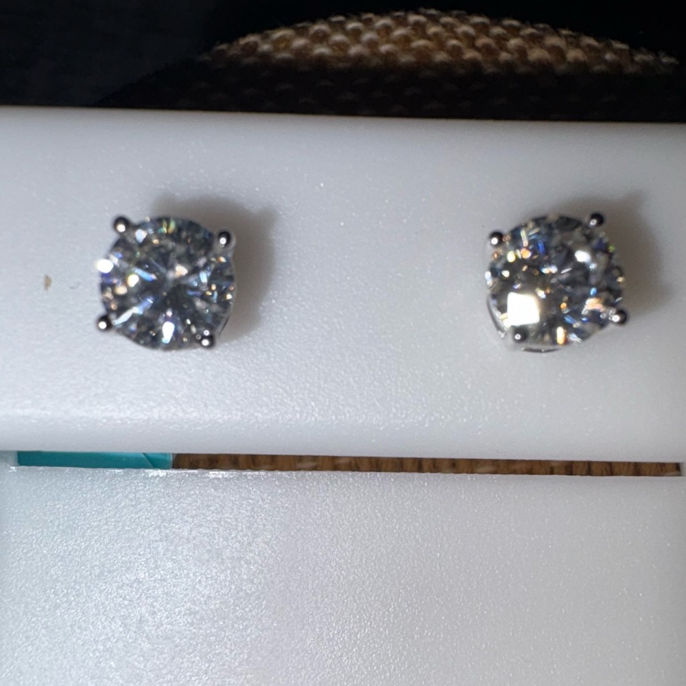 Solid Sterling Silver .85 Carat VVSD Moissanite Studs - Picture 3 of 5